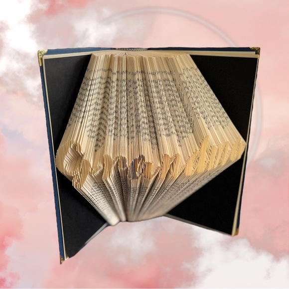 “Grandma” 𝑯𝒂𝒏𝒅𝒎𝒂𝒅𝒆 Book Folding Gift! 🎁 - Picture 8 of 16